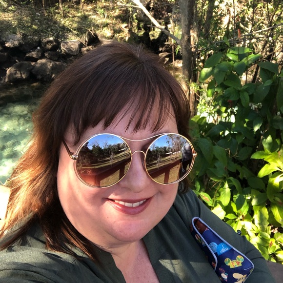 ✨POSH AMBASSADOR✨ Meet your Posher, Tricia - Picture 4 of 4